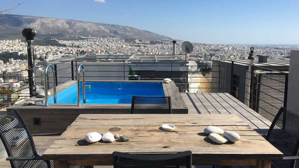 Μικρή πισίνα στη ταράτσα