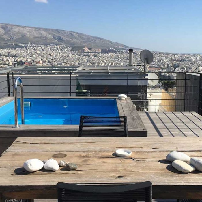 Μικρή πισίνα στη ταράτσα